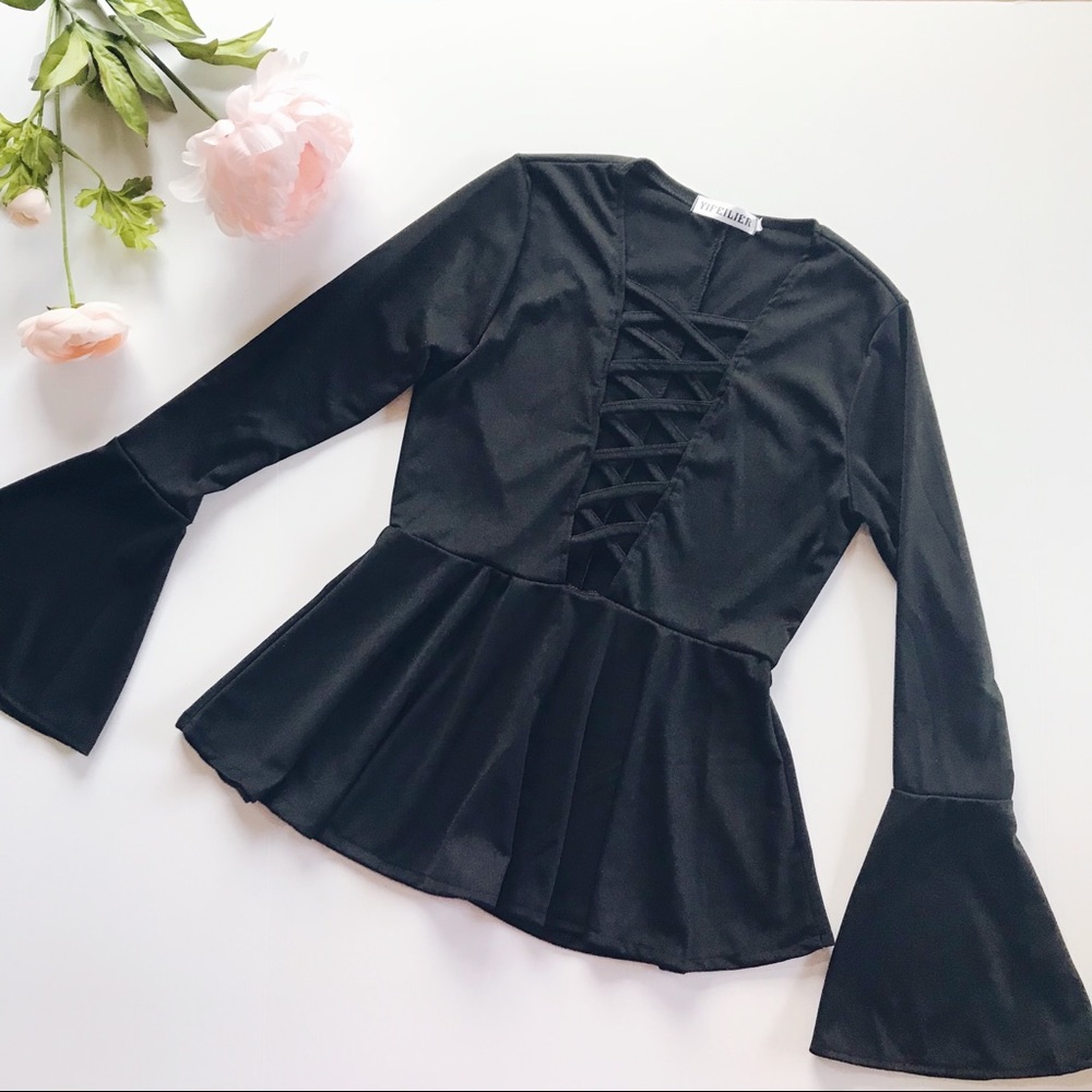 🌟SALE🌟Crisscross V-neck Black Top - Picture 5 of 7